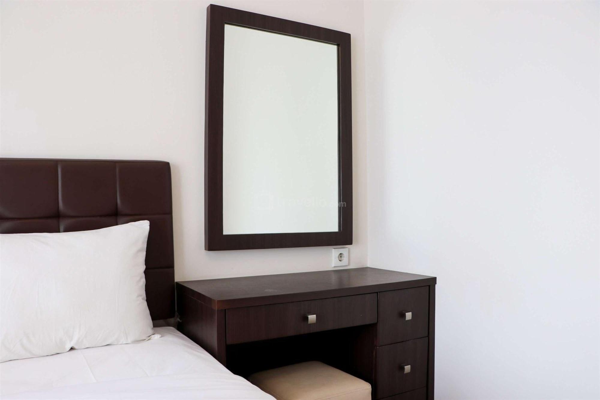Full Furnished With Comfort Design 2br At Thamrin By Travelio Pangsapuri *