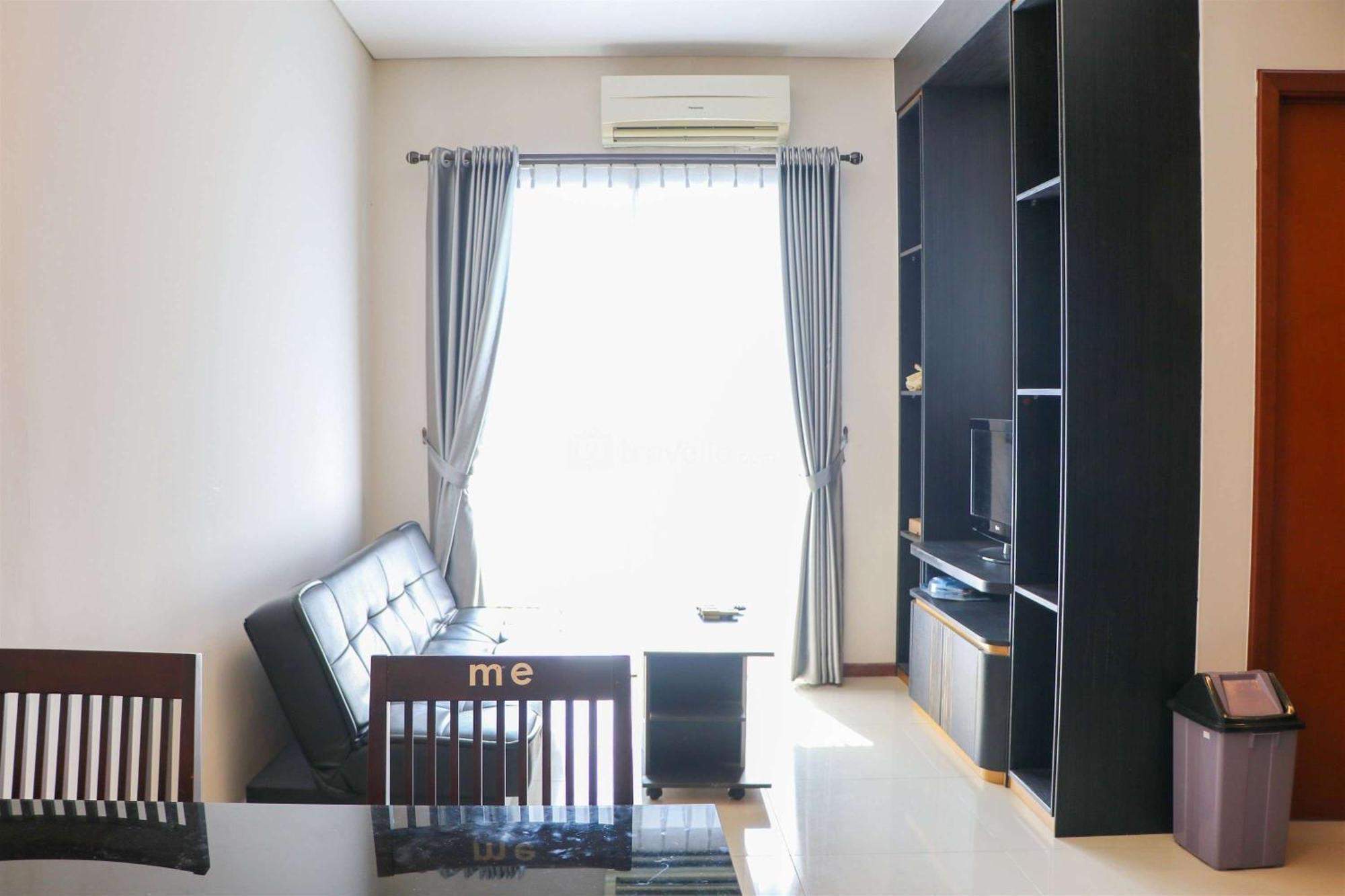 Full Furnished With Comfort Design 2br At Thamrin By Travelio Jakarta