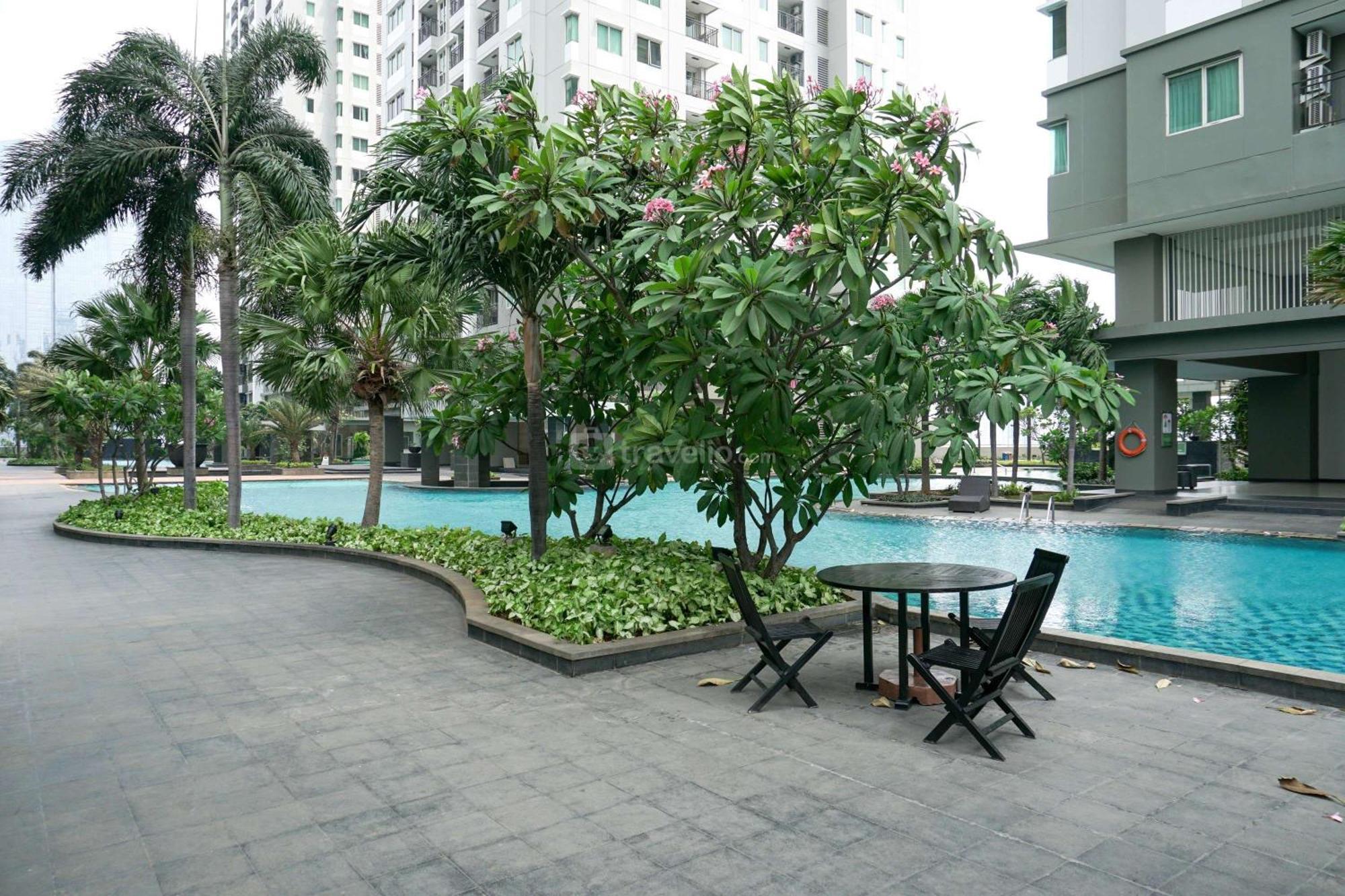 Full Furnished With Comfort Design 2br At Thamrin By Travelio Jakarta