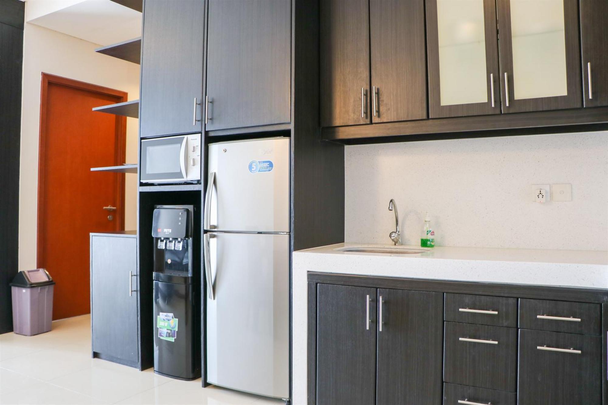 Full Furnished With Comfort Design 2br At Thamrin By Travelio